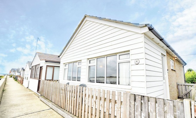 Colchester Casa | Sea Views & Chic 2-Bed Retreat by the Coast