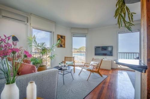 Gros Apartamento | Sea Views from 4 Balconies Walk Score 90