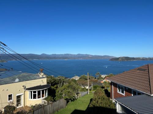 Khandallah Casa | Sea views from sunny house