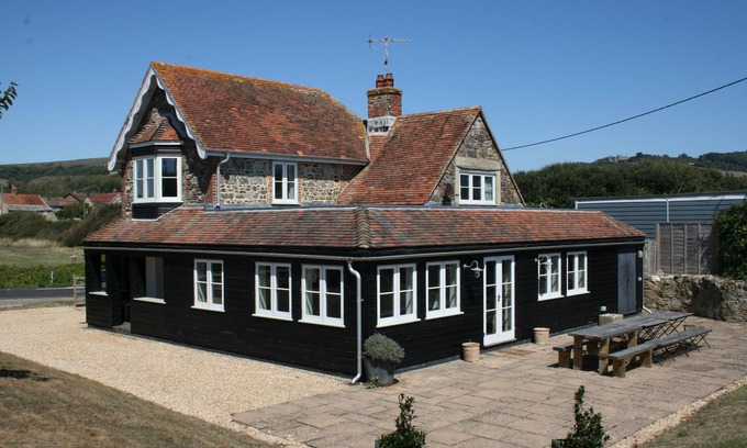 Newport Casa | Sea views, short stroll to a beautiful sandy beach