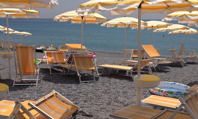 Scalea Casa | Sea views, stroll to beach, bars, cafes & restaurants