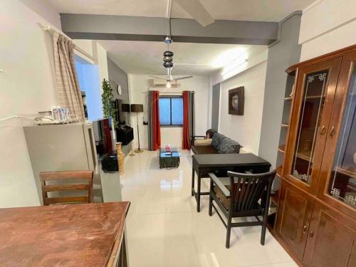 Pali Hill Apartamento | Seabird -1 Bhk Ground floor-Carter rd- Bandra west
