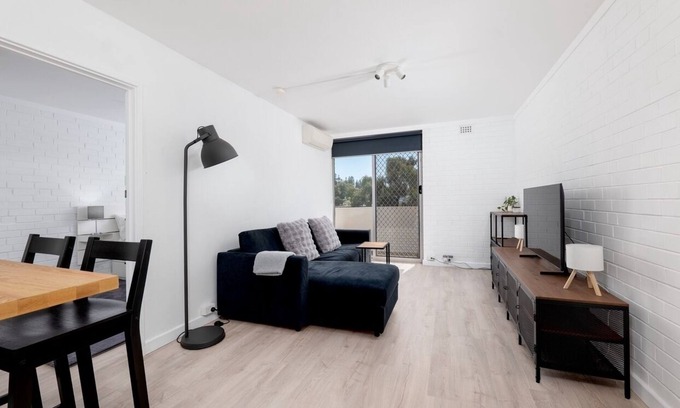 Mosman Park Apartamento | Seabreeze Escape – Stylish 1BR Apartment Close to Beach & River