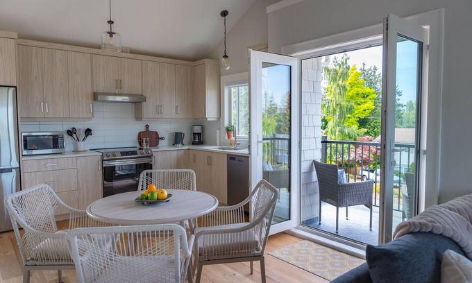 Regional District of Nanaimo Casa | Seabreeze Haus Lantzville (Entire Guest-Suite)