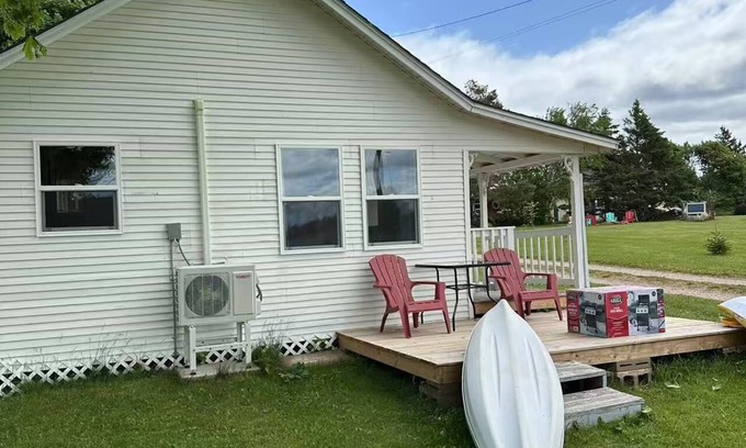 Stanhope Cabaña | Seabreeze Retreat-Cozy waterfront 3-bedroom, one minute from PEI National Park