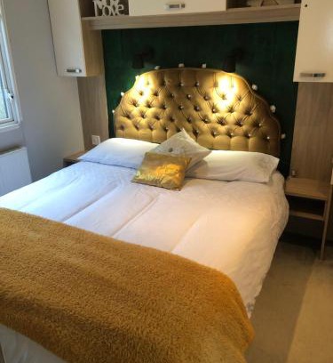 New Forest District Complejo | Seabreeze, Utopia, walking distance to beach, 5 Star Shorefield Country Park, Milford on Sea, Shorefield Road, SO41 0LH, United Kingdom