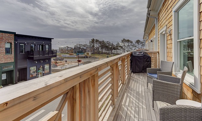 Seabrook Casa | Seabrook's Above Market: Oceanview, Dog Friendly!