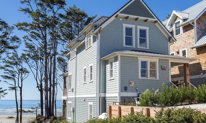 Seabrook Casa | Seabrook's Ocean Tails: Dog Friendly, Hot Tub!