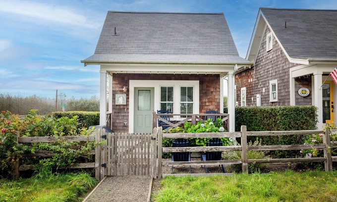 Seabrook Casa | Seabrook's The Surfing Cowboy: Dog Friendly!