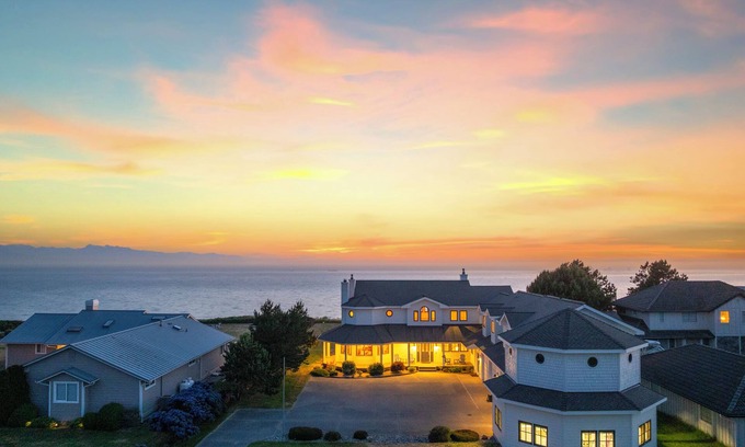 Oak Harbor Casa | Seacliff Haven | Waterfront Luxury, Stunning Views, Hot Tub & Game Room