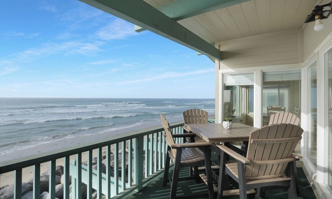 Imperial Beach Condominio | Seacoast View | 2BR | Balcony | Beach Access | IB