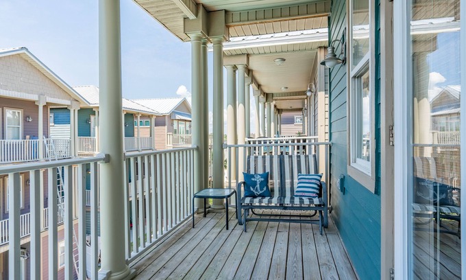 Crescent Beach Condominio | Seaesta