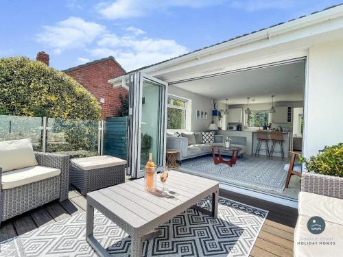 Weymouth Casa | Seafeathers - Luxury Holiday Home with Sea Views
