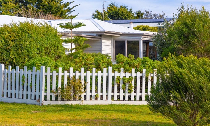 Sunderland Bay Cabaña | SeaFoam Cottage Phillip Island - 140 metres to beach, pets, wifi