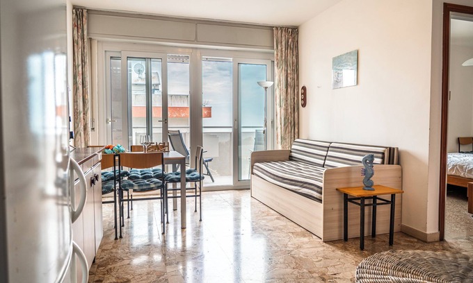 Bibione Apartamento | Seafront Apartment in a Modern Building in Bibione