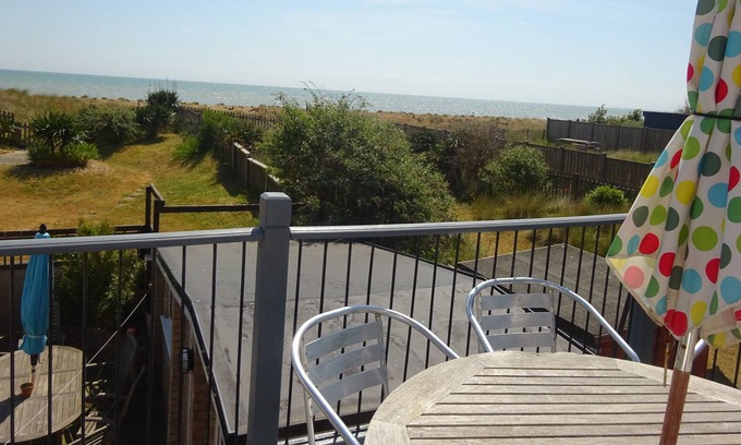 New Romney Casa | Seafront Family House With Direct Access to the Beach and Dunes