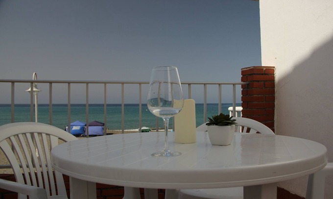 Algarrobo Cabaña | Antigua casita de pescadores frente al mar.