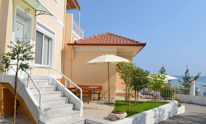 Nea Propontida Apartamento | Casa de vacaciones frente al mar n. ° 2, en una larga playa de arena, GeoMare, planta baja