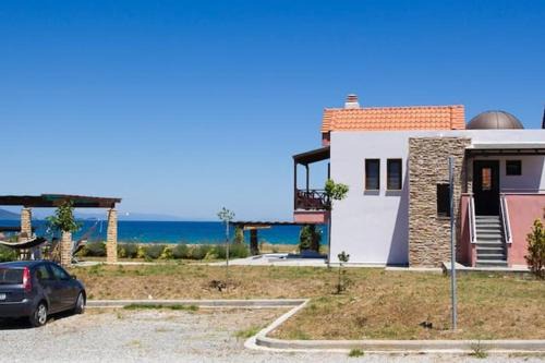 Aristotelis Casa | Seafront house with garden
