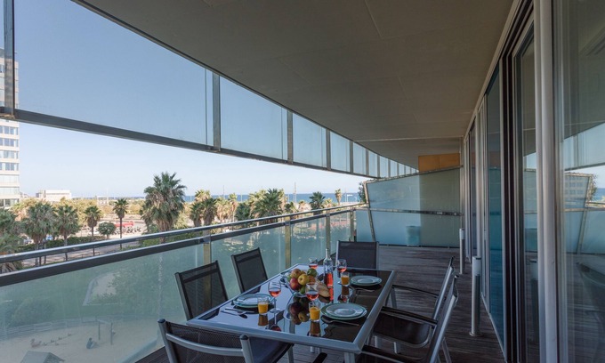 Diagonal Mar i el Front Maritim del Poblenou Apartamento | Unique Rentals - Lujoso apartamento frente al mar con terraza y piscina I