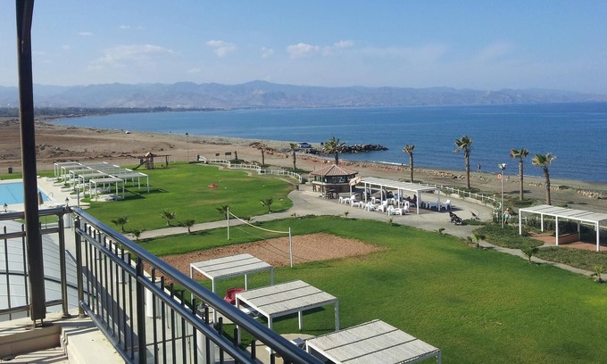Ghaziveran Apartamento | Apartamento ático frente al mar en el galardonado Aphrodite Beachfront Village