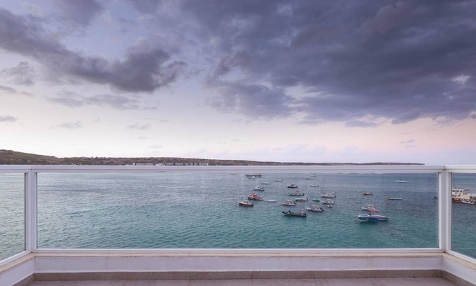Għadira Apartamento | Seafront Penthouse w Unobstructed Sea Views