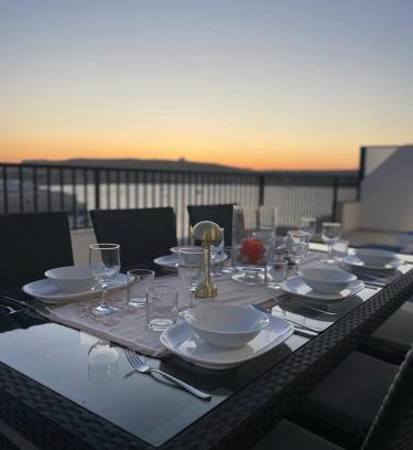 Għadira Apartamento | Seafront Penthouse with Large Terrace and Panoramic Views-Mellieha Bay Ghadira
