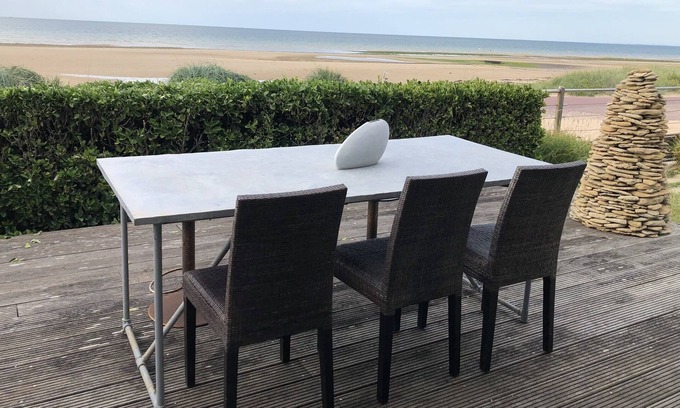 Bernieres-sur-Mer Villa | Seafront villa, landing beach, Bernières/sea, 3 bedrooms, sleeps 8