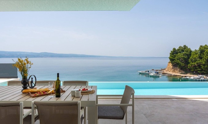 Omis Villa | Seafront Villa Nina with 5 en-suite bedrooms
