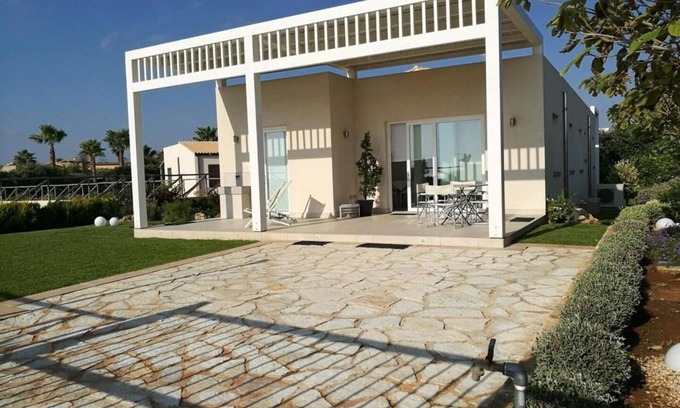Petrosino Villa | Villa frente al mar "El acantilado"