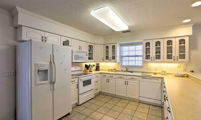 Steinhatchee Cabaña | 'Seagrass Cottage' < 1 Mi to Fishing, Boating