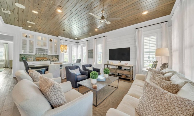 SeaNest Village Casa | Seagrove Beach Villa- Dog Friendly!- Golf Cart