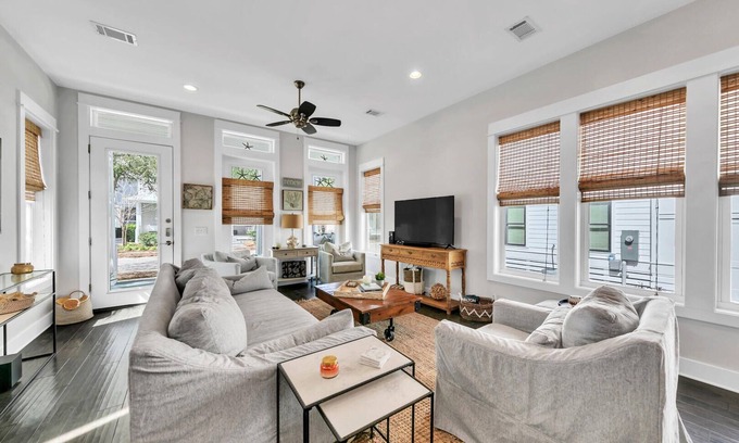Greenway Park Casa | Seagrove Beach ~ 30a ~ Updated home Near Beach w/ Community Pool