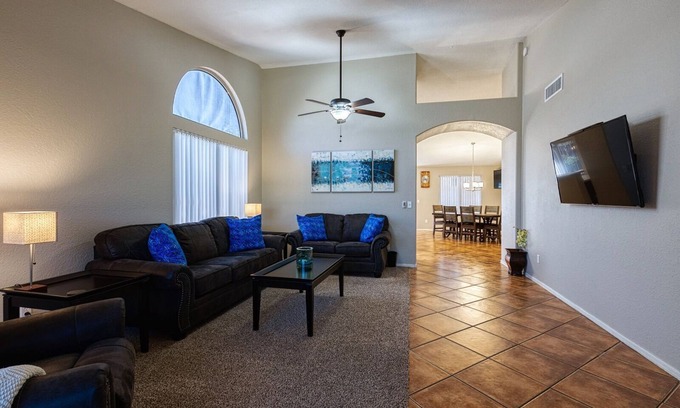 Glendale Casa | WESTGATE ENTERTAINMENT DISTRICT / WALK 2 VER CARDINALES / COYOTES / DISFRUTAR DE SPA