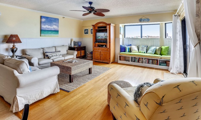 Indian Rocks Beach Condominio | Seahorse 401-Stunning / 3 Balconies / Modern / Actualizaciones con granito.