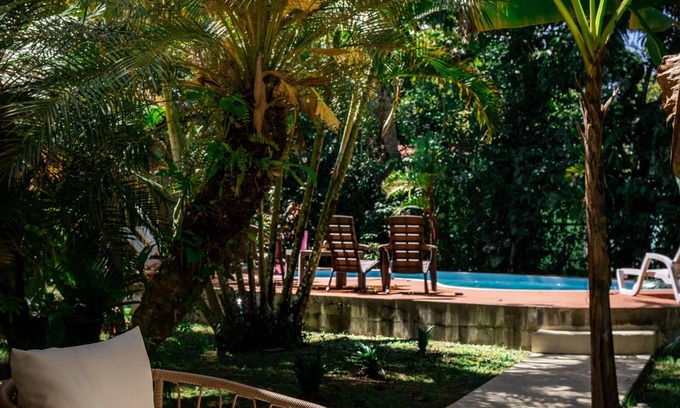 Big Creek Cama Y Desayuno | Seahouse Beachfront B&B with Pool