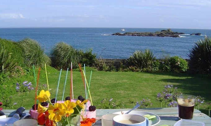 Mousehole Villa | 'Como estar en una isla' Vistas soñadoras al mar, jardín cerrado, acceso al mar, 4-12