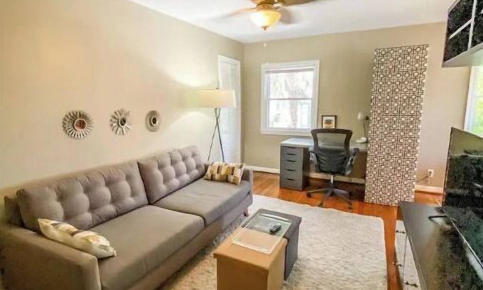 San Jacinto Apartamento | Sealy Suites D Historic East End - Walk to Beach, UTMB & Strand