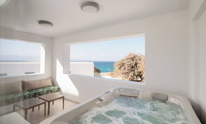 Maragas Apartamento | Seanfinity Beachfront Suites
