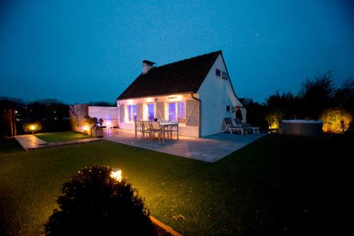 Koksijde Casa | SeaNooz - Wellness overnachting met privé bioscoop aan een meer