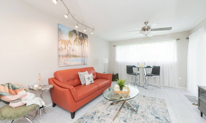 Villages of Seaport Apartamento | Seaport Serenity - steps from the beach!