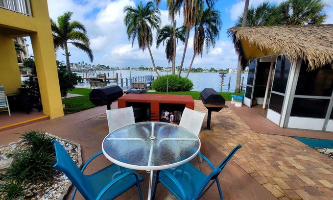 Treasure Island Apartamento | Searenity, Waterside studio in the heart of Treasure Island, walk to beach