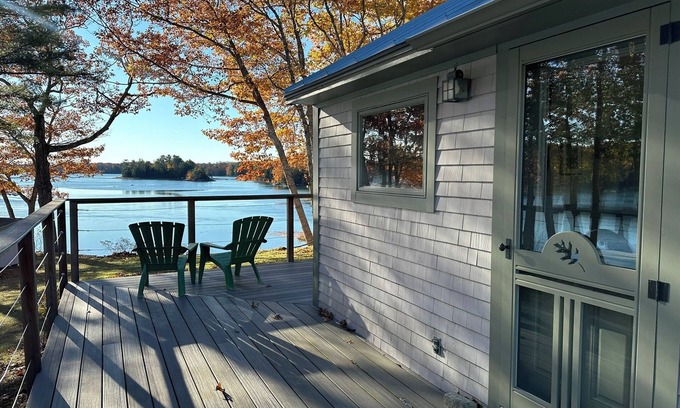 Penobscot Cabina | SeaRiver Cabin on the Bagaduce, Kayaks Included. Seals, Wildlife, Birds & Nature