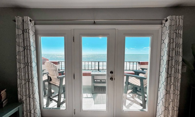 North Topsail Beach Condominio | "Seas The Day" 2 bed/2 bath condo/ Villa Capriani
