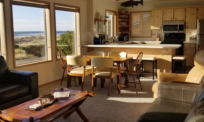 Rockaway Beach Casa | Seas the day, a beachfront home