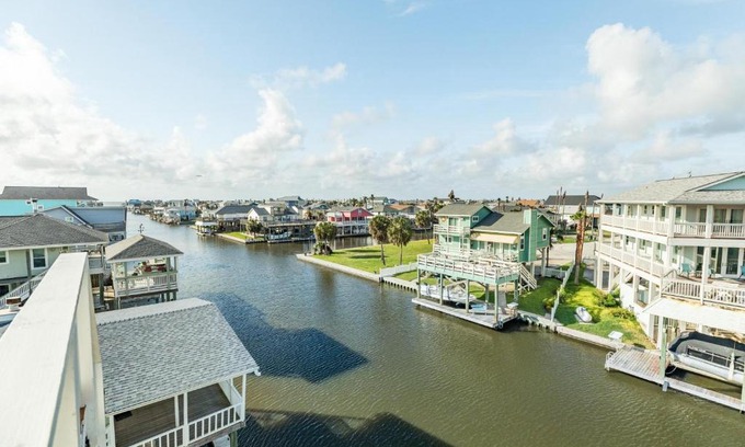 Isla Del Sol Casa | Seas the Day - Amazing 360 Water Views from Tallest Deck in the Area - Easy Walk to Beach