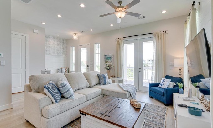 Galveston Casa | Seas The Day Home with Pool Access in Galveston