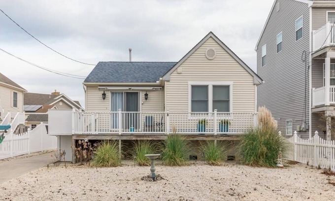 Del Haven Casa | Seas the Day! Lovely 3-bedroom, 1.5 bath home close to the beach
