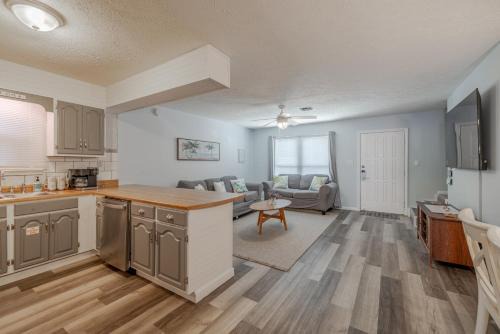 Bahama Beach Casa | Seas The Day, Pet Friendly Walk to beach!