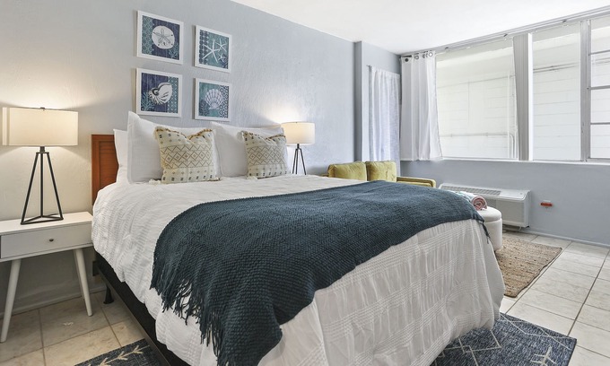 Bostwick Park Condominio | Seas the Day! 🏝 Trendy Beachfront Studio!